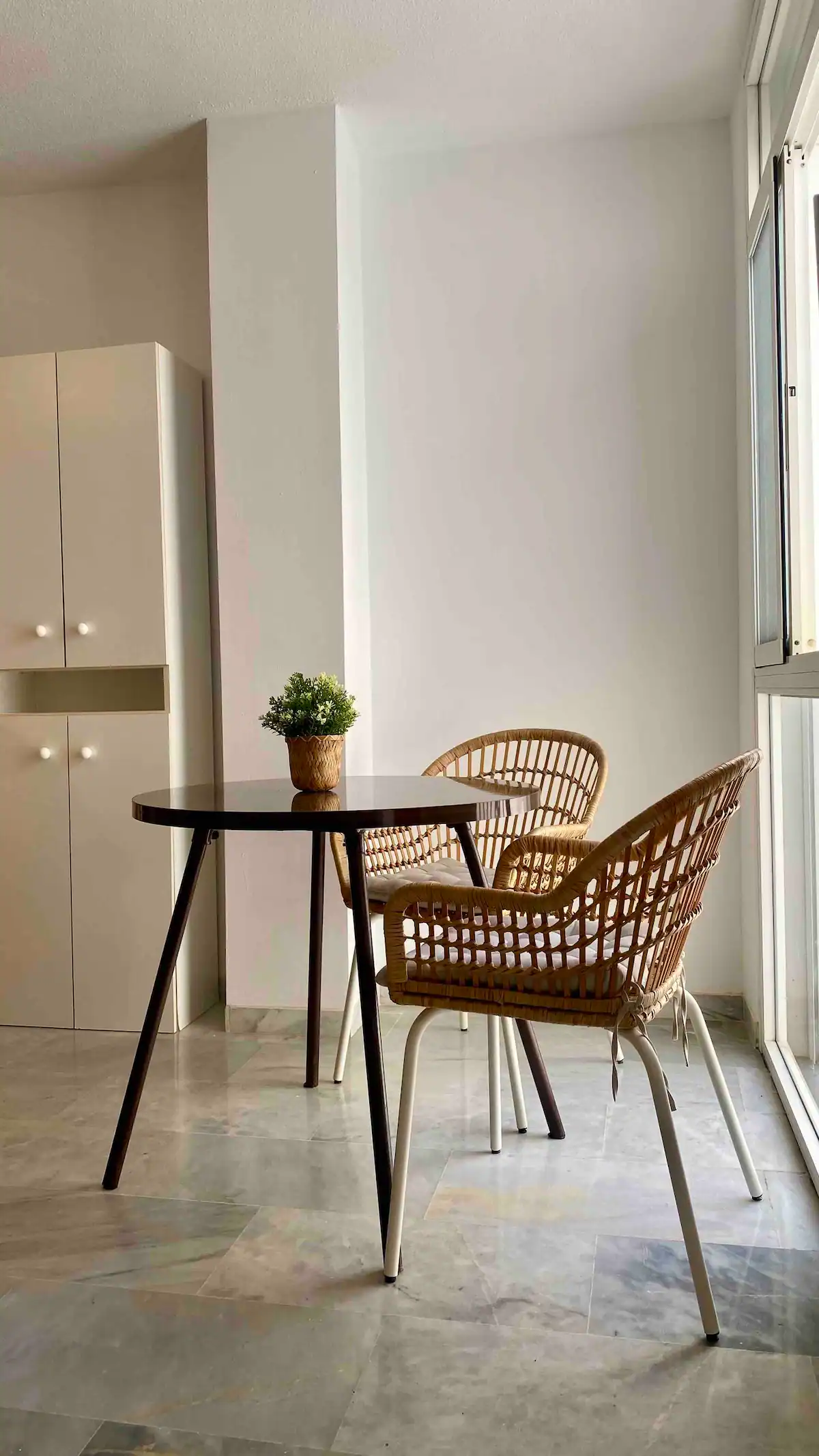 Yedra20 dining and living space